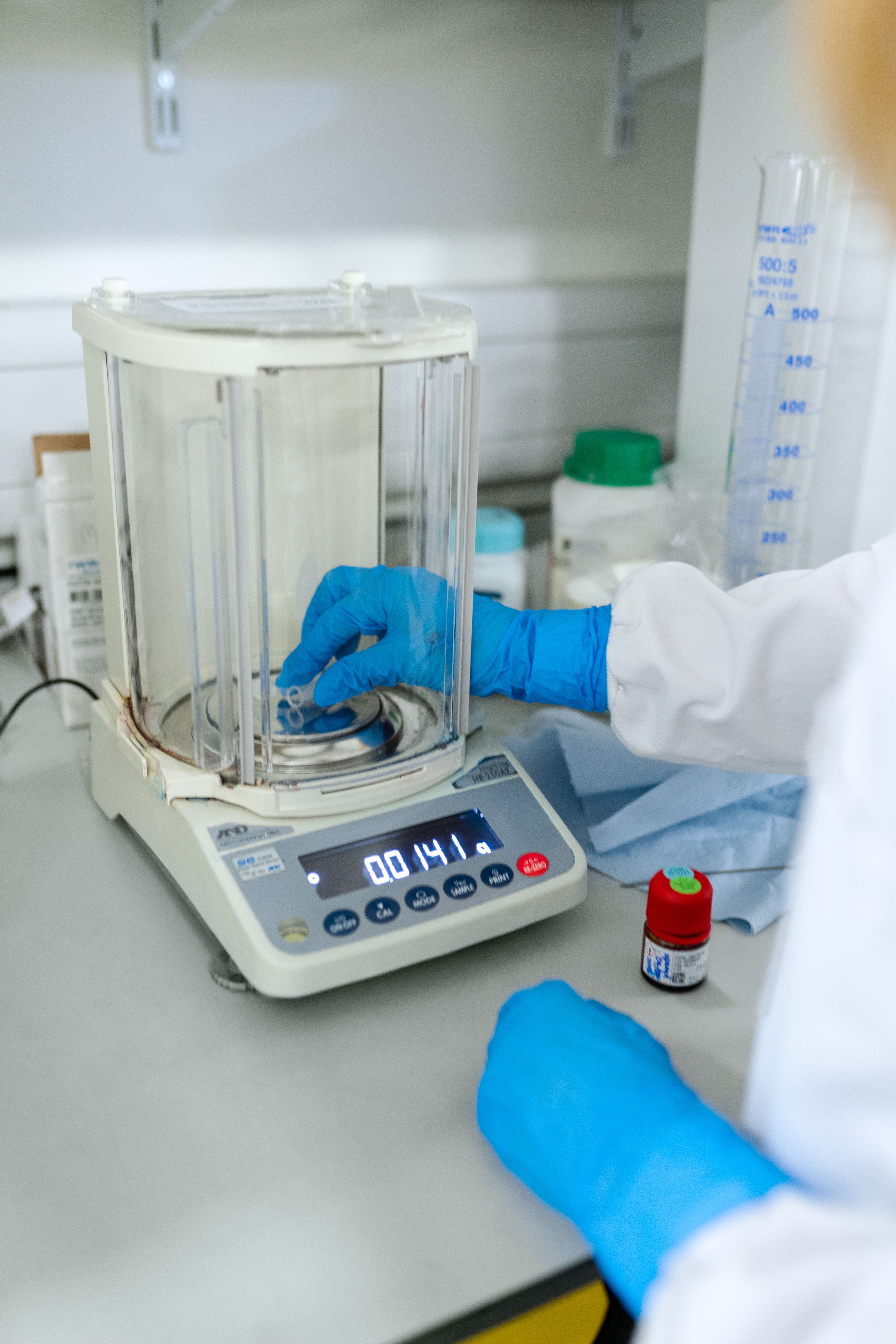 Incerteza de medição em laboratório utilizando balança analítica conforme ISO/IEC 17025